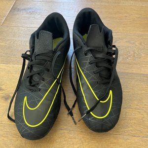 Nike Soccer Cleats - Mens 10